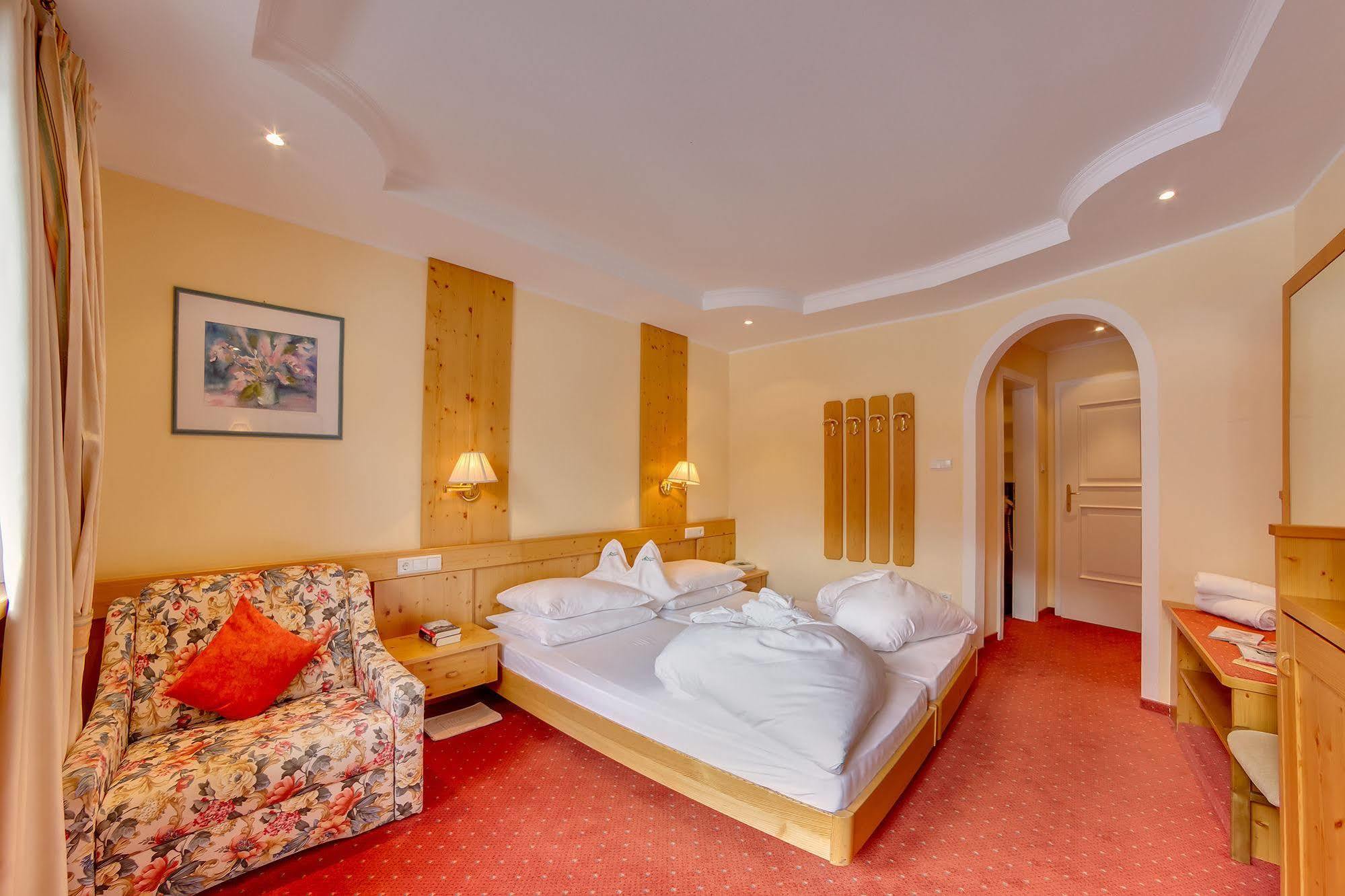 Hotel Berger Superior リヴァ・ディ・トゥーレス エクステリア 写真
